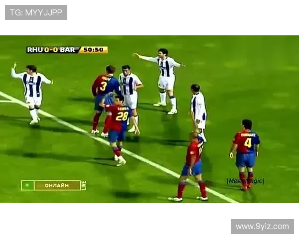 贝西克塔斯球迷见缝插针开合影 贝西克塔斯球迷见缝插针开合影