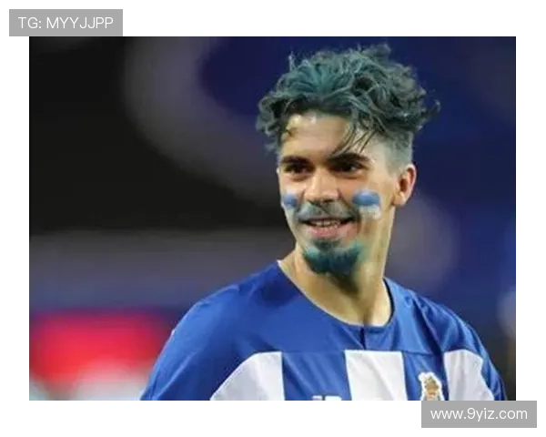 维蒂尼亚采访掏手机称妻催回家